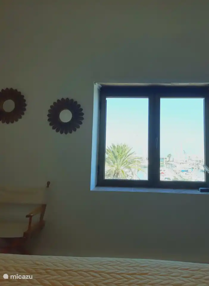 bedroom with a view of the harbor and the sea 