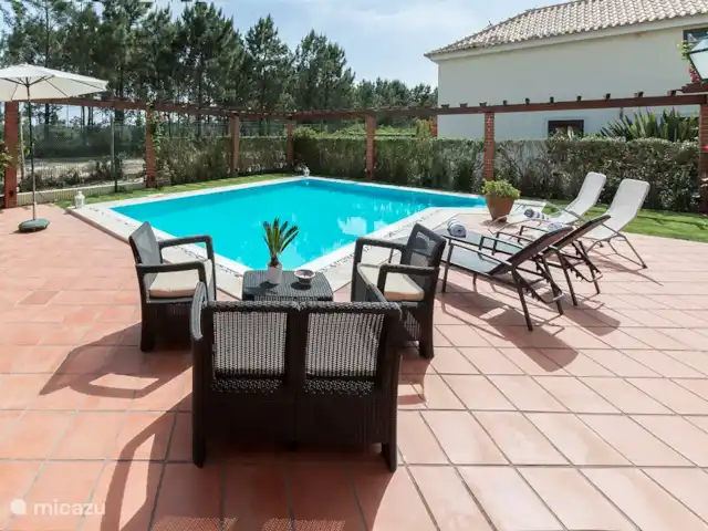 Villa Charneca en Portugal, Costa de Lisboa, Charneca da Caparica - villa Zona de estar en el jardín