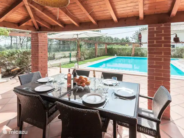 Villa Charneca en Portugal, Costa de Lisboa, Charneca da Caparica - villa Comedor al aire libre