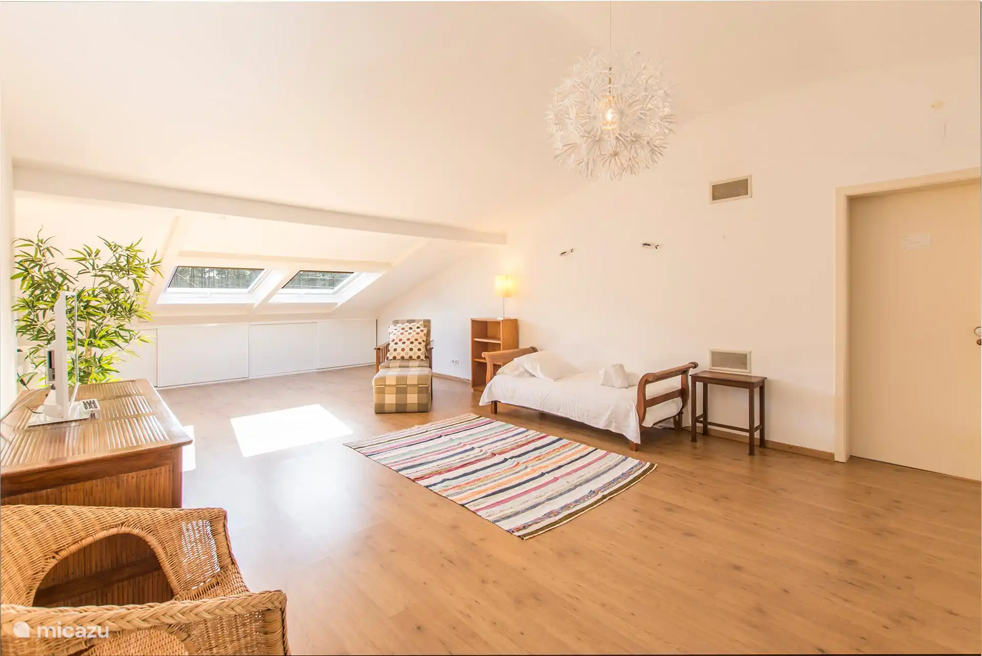 Spielen Sie auf dem Dachboden