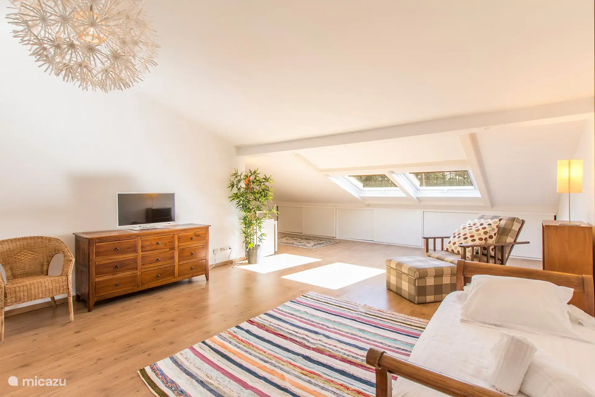 Spielen Sie auf dem Dachboden