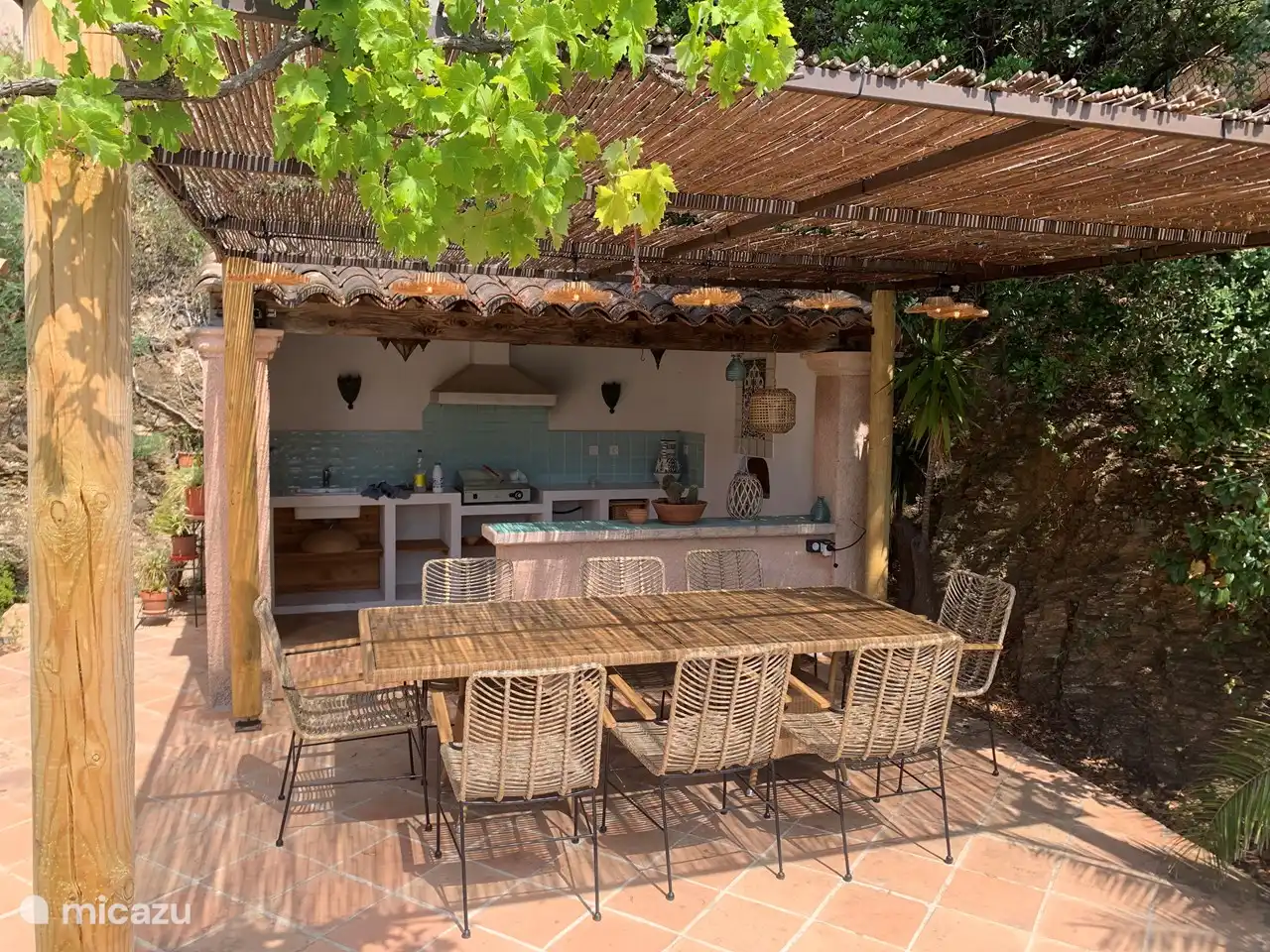 Outdoor kitchen with grill and pizza oven