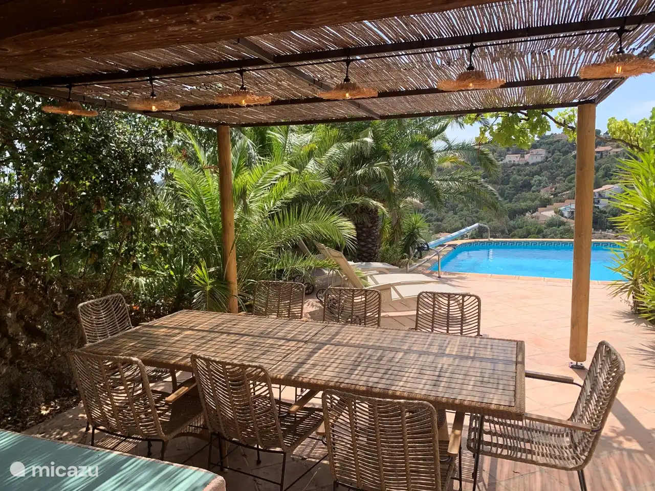 Outdoor kitchen with grill and pizza oven