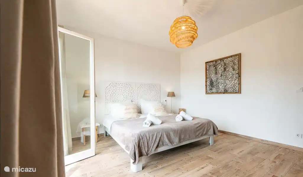 Very spacious bedroom with whisper-quiet air conditioning, patio doors to balcony with sea view.