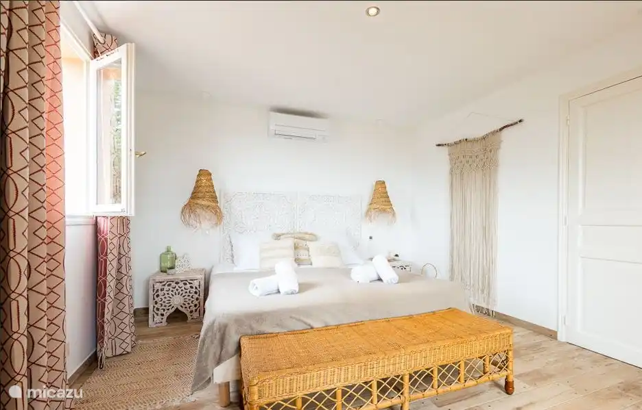 Spacious bedroom with whisper-quiet air conditioning with beautiful sea views.