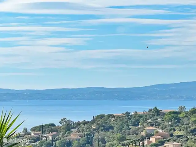 Villa D’Amico avec vue magnifique sur la mer | France, Côte d'Azur, Les Issambres - villa Vue mer depuis la piscine, le séjour et la chambre principale.
