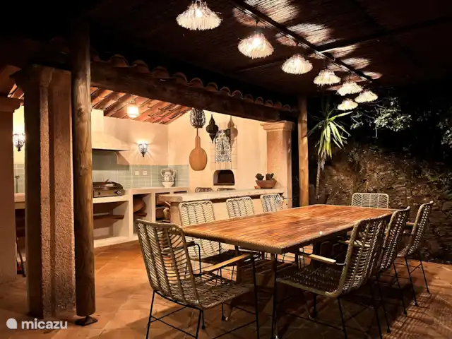 Villa D’Amico avec vue magnifique sur la mer | France, Côte d'Azur, Les Issambres - villa Cuisine extérieure avec four à pizza et grill