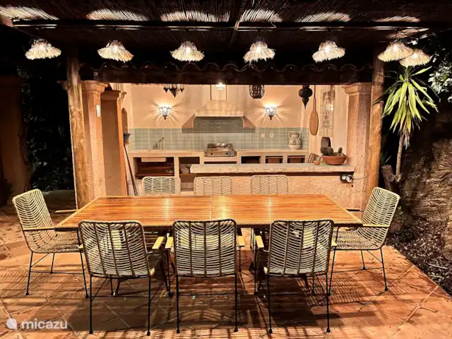 Villa D’Amico avec vue magnifique sur la mer | France, Côte d'Azur, Les Issambres - villa Cuisine extérieure avec four à pizza et grill