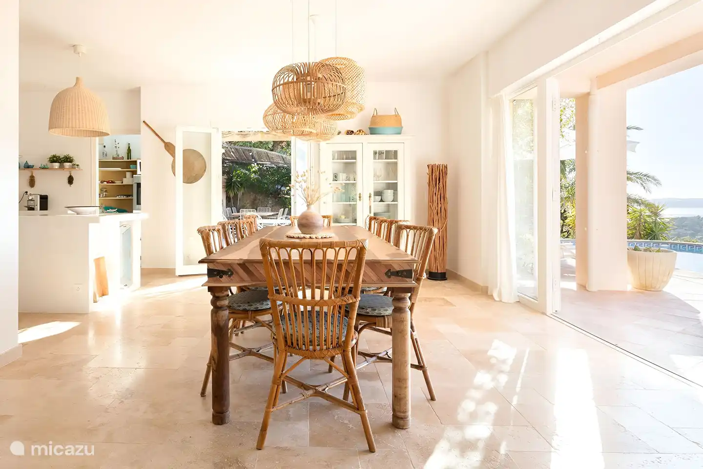 Very spacious dining room