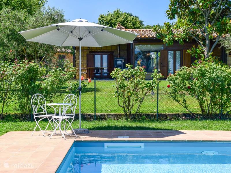 Vakantiehuis Italië, Meer van Bolsena, Gradoli Viterbo Gîte / Cottage Huis met privé zwembad Bolsenameer