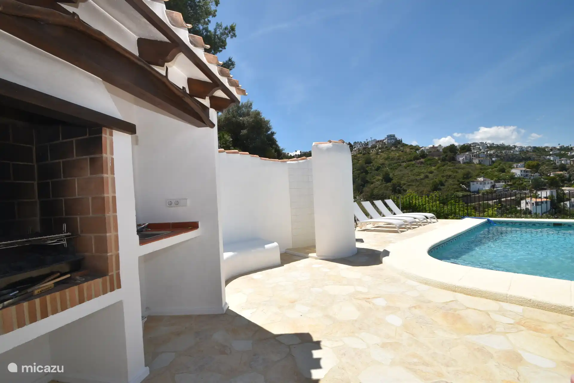 BBQ and outdoor pump tray available. 
Lovely outdoor shower for a shower under the stars