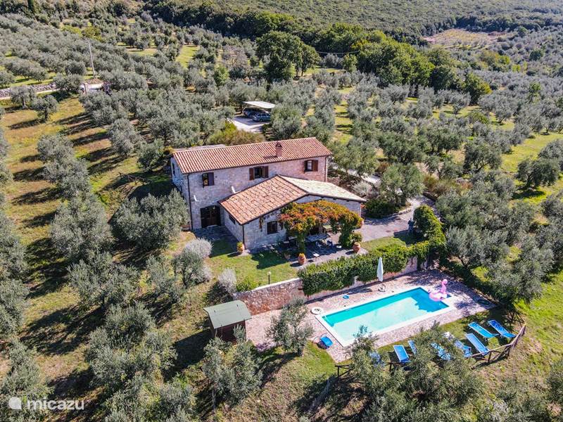 Vakantiehuis Italië, Umbrië, Montecchio Villa Montecchio huis met zwembad open wij