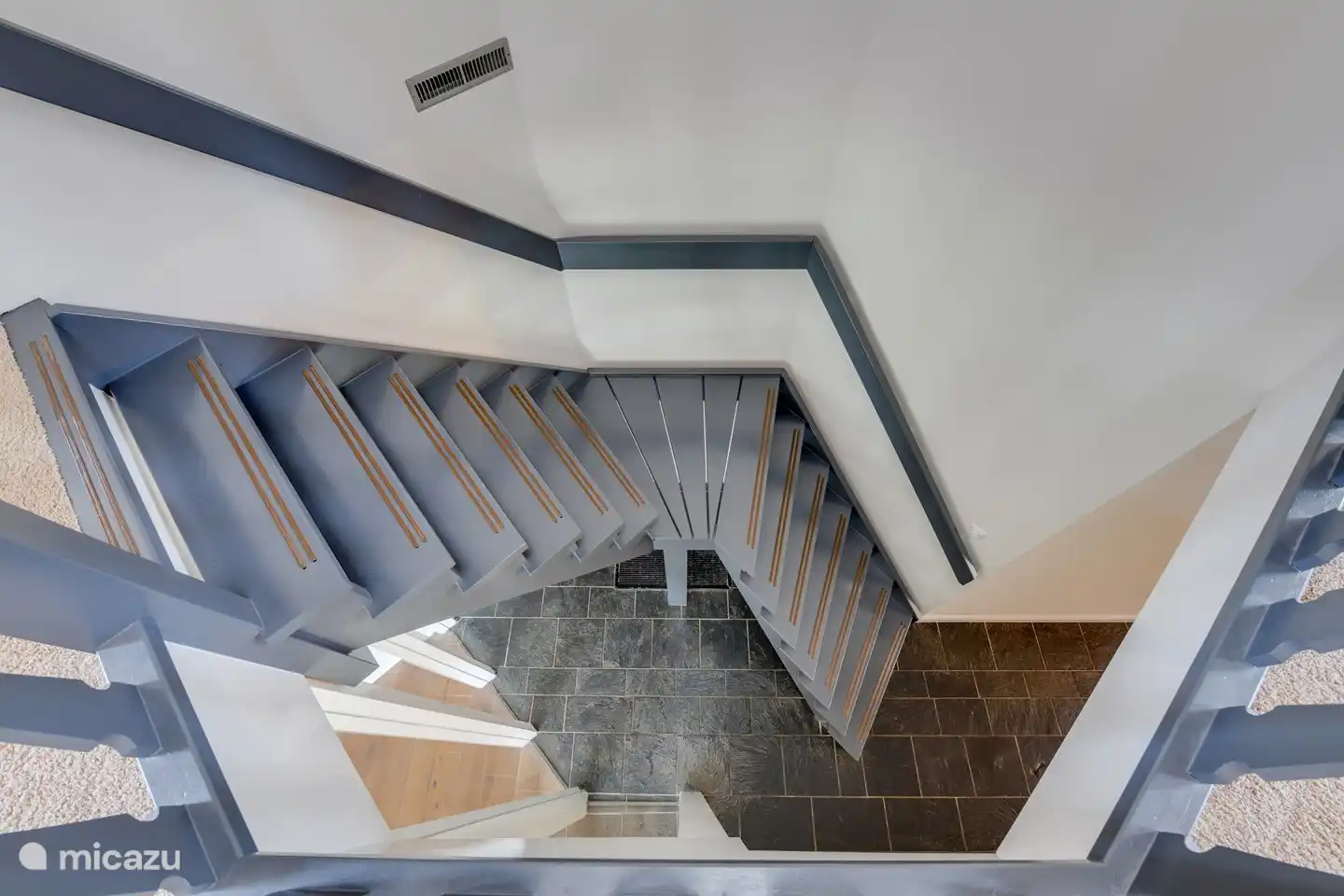 Treppe nach oben, kein Kindertor