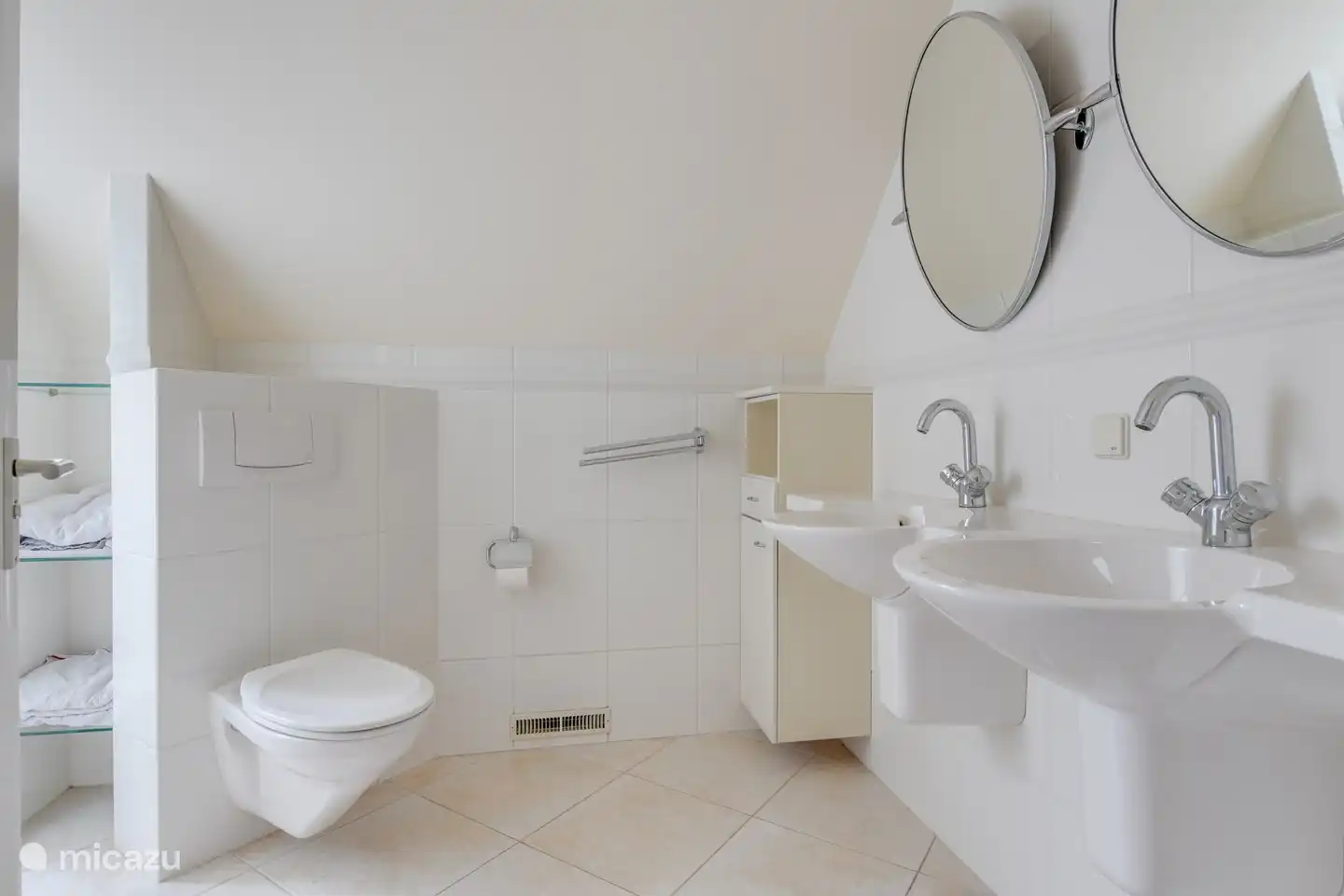 unabhängiges Badezimmer im Obergeschoss