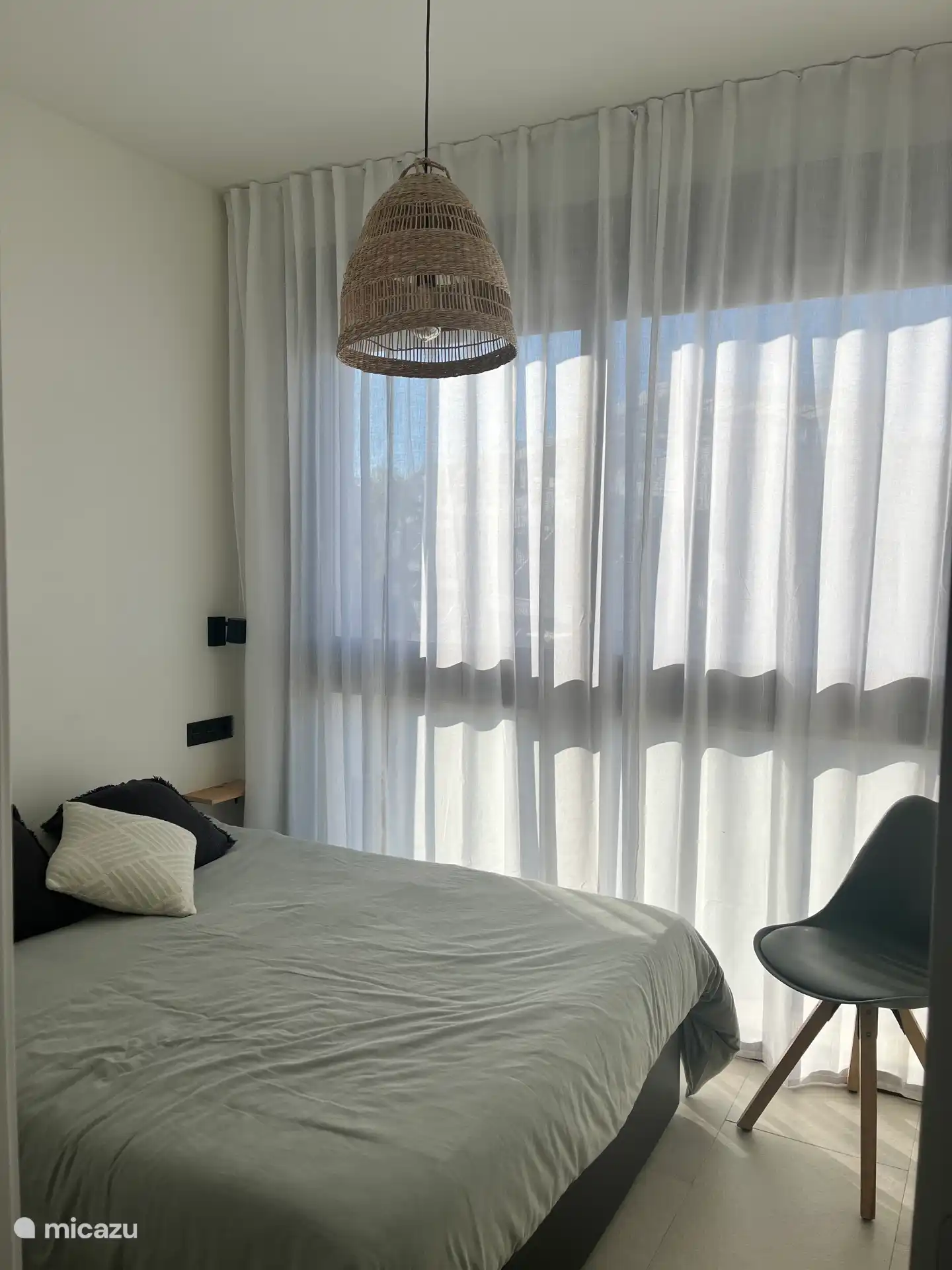 Bedroom 2: with 2-person box spring and built-in wardrobe. 