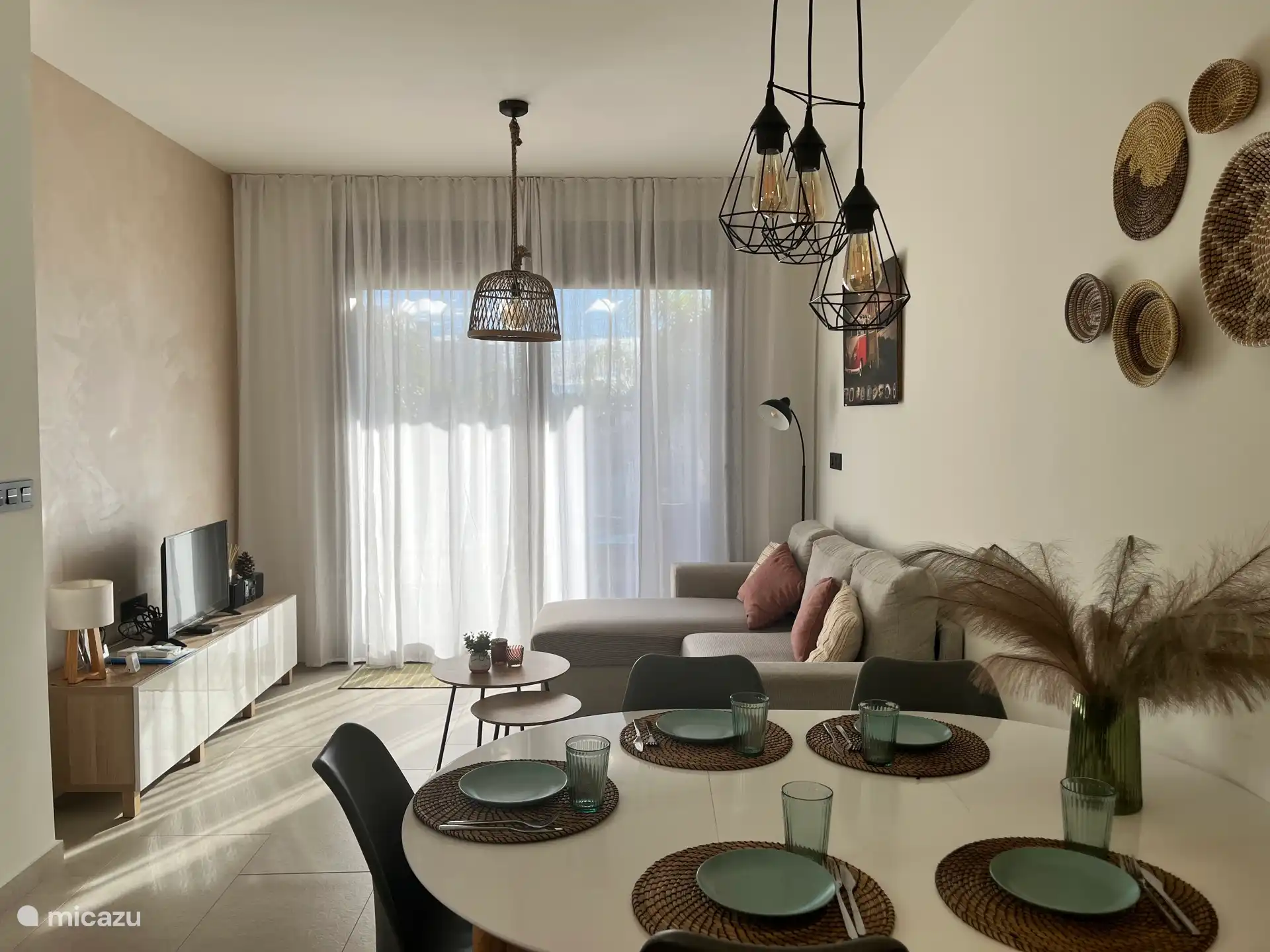 Living room with adjoining kitchen 
