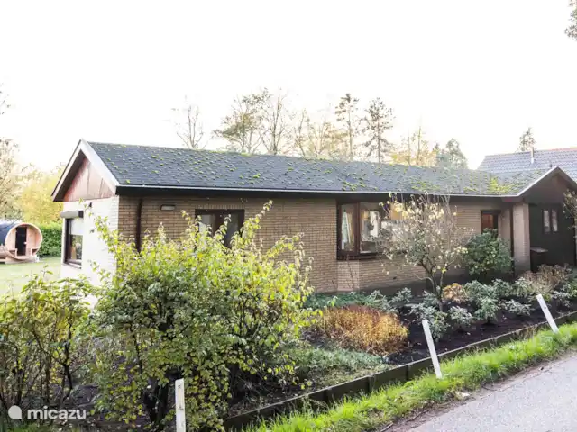 CASA MIRO -jacuzzi -sauna -tinyhouse en Países Bajos, Güeldres, Nijkerk - casa vacacional La casa de vacaciones Casa Miro se encuentra junto al bosque de Veluwe, en Prinsenweg.