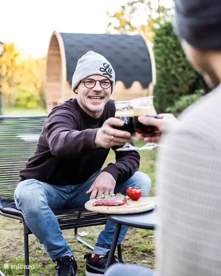 Freunde-Wochenende im Casa Miro; Mountainbiken, Bierverkostung und Relaxen in der finnischen Sauna oder im Whirlpool.