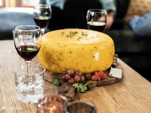 CASA MIRO -jacuzzi -sauna -tinyhouse en Países Bajos, Güeldres, Nijkerk - casa vacacional En Melktap de Prinsenkamp también puedes comprar el queso de heno casero más sabroso.