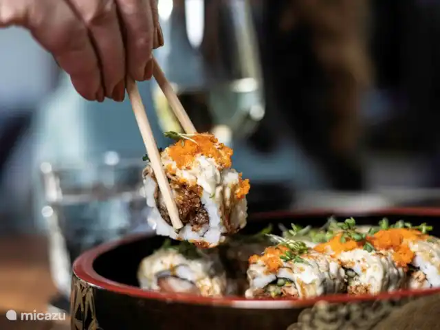 CASA MIRO -jacuzzi -sauna -tinyhouse en Países Bajos, Güeldres, Nijkerk - casa vacacional Un montón de opciones de catering en las inmediaciones de Casa Miro, incluido Gigi's Oriental Wine & Dine.