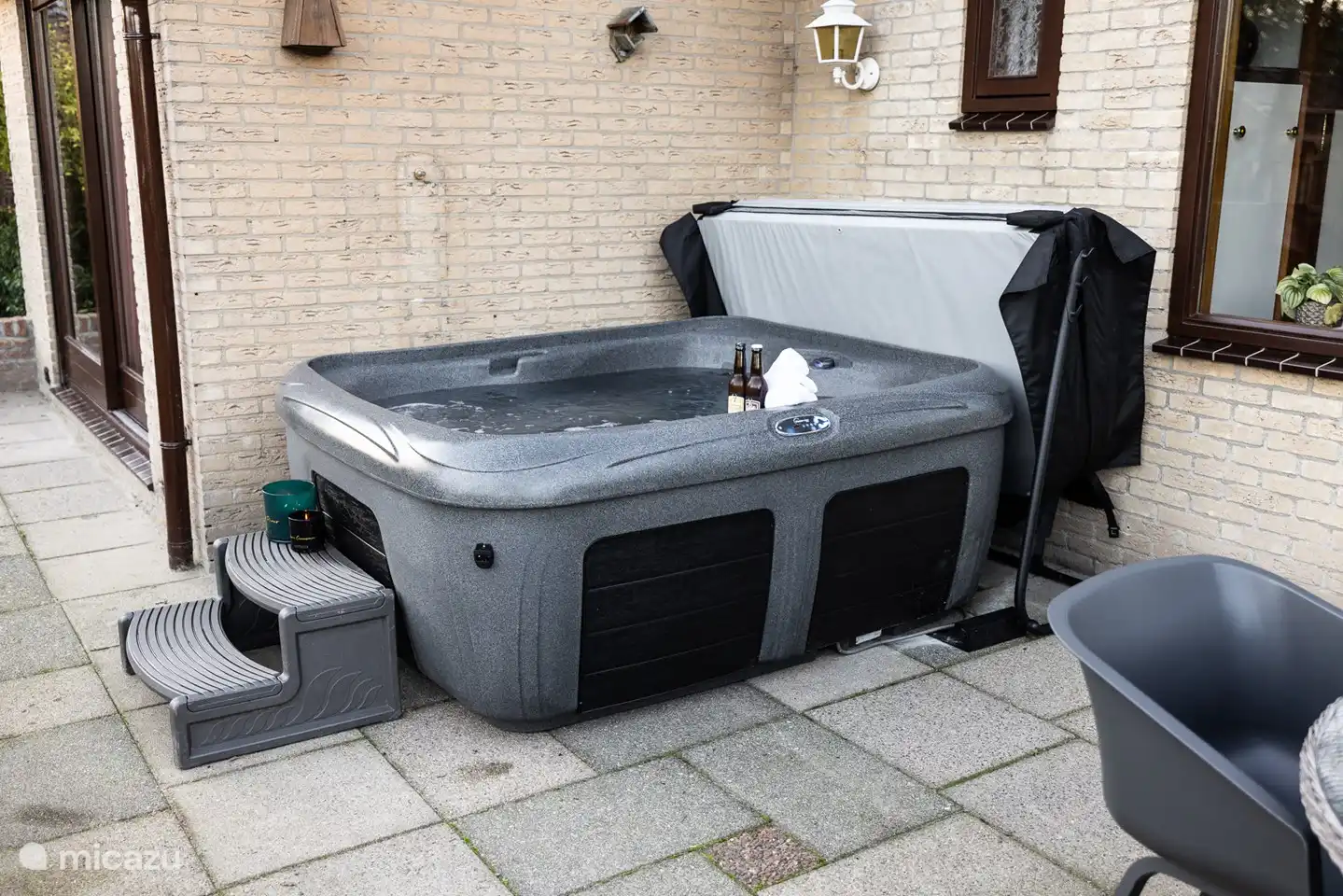 Der Whirlpool auf der Terrasse ist sowohl im Sommer als auch im Winter wunderbar!