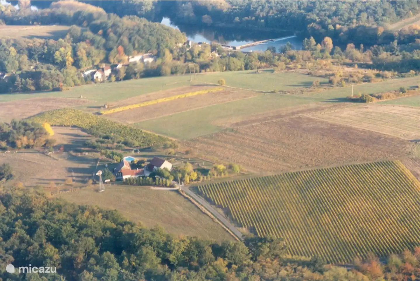 Les Dragonnières avec la rivière Le Cher en haut