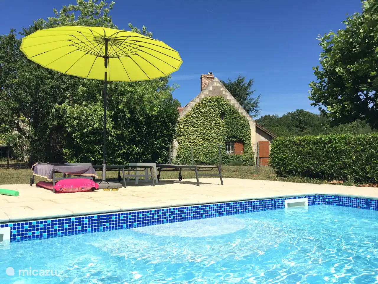 Piscine avec maison de vacances La Ferme
