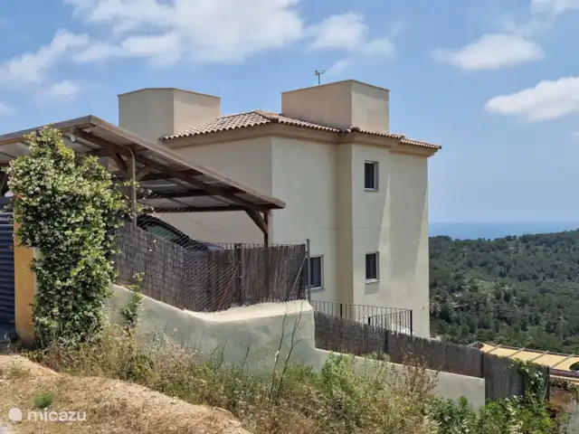 Location de Vacances Espagne, Barcelone, Canyelles, appartement - Villa Contenta Canyelles Voir à l’arrivée Villa Contenta Canyelles avec en bas l’appartement.