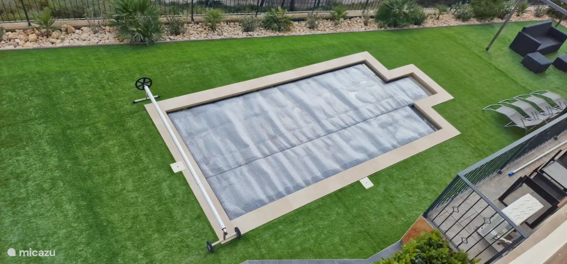 The entire garden is now covered with artificial grass which feels great under bare feet.