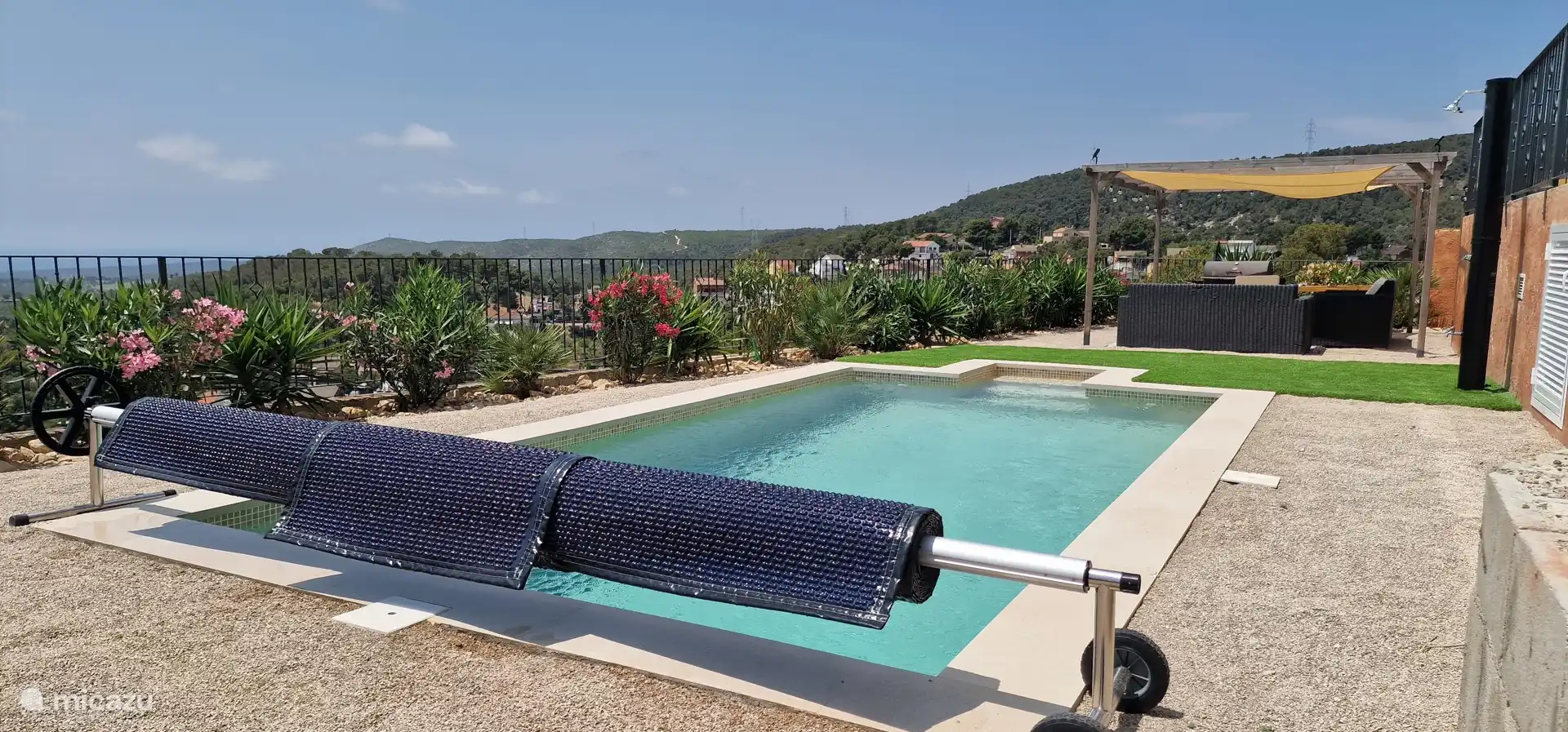 Piscina de agua salada, cubierta y ducha exterior Dep&#243;sito de agua caliente de 60L, ducha de mano y grifo de pies