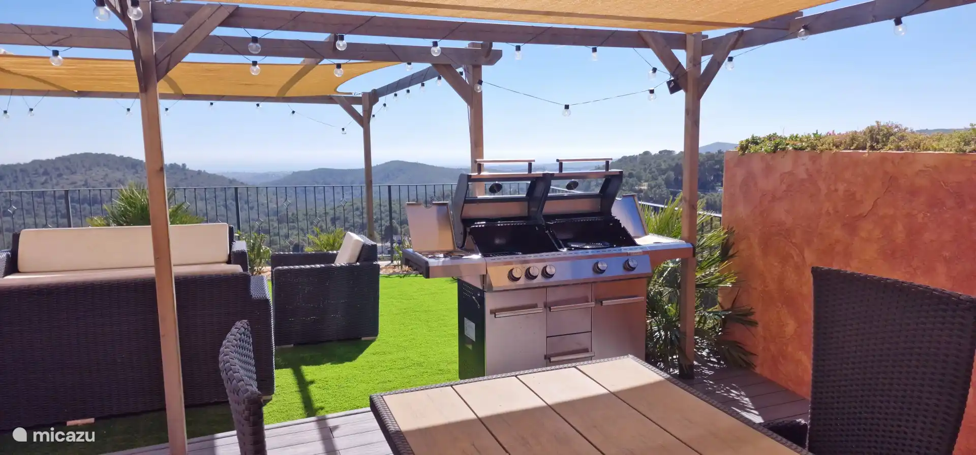 ¡Barbacoa con vistas al mar!