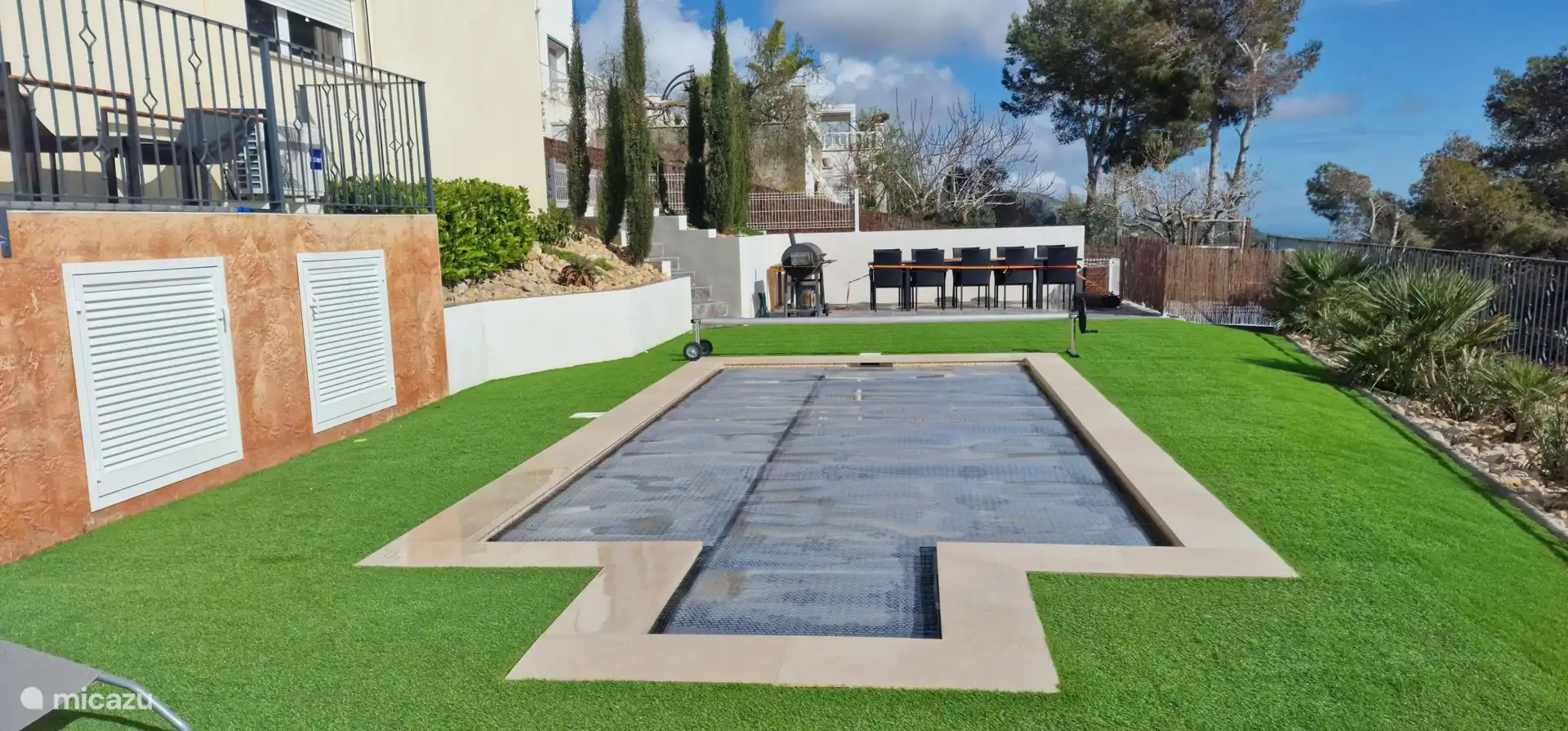 Garden is already adapted for rental of whole house from June, for 10 to 12 people.