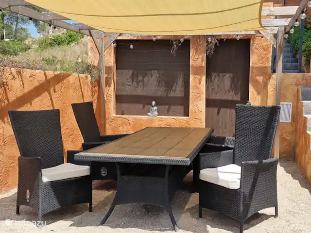 Location de Vacances Espagne, Barcelone, Canyelles, appartement - Villa Contenta Canyelles Belle table à manger/salon, bonnes chaises avec dossiers réglables
