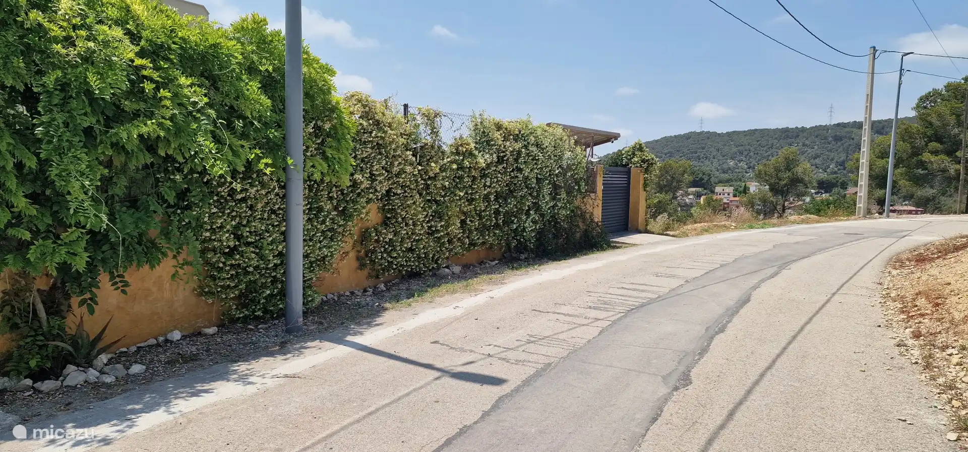Aparcamiento f&#225;cil y seguro en el callej&#243;n sin salida.