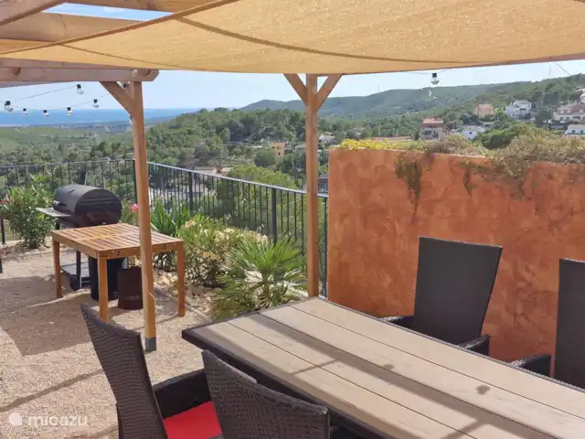 Location de Vacances Espagne, Barcelone, Canyelles, appartement - Villa Contenta Canyelles Vue depuis la table à manger/salon.