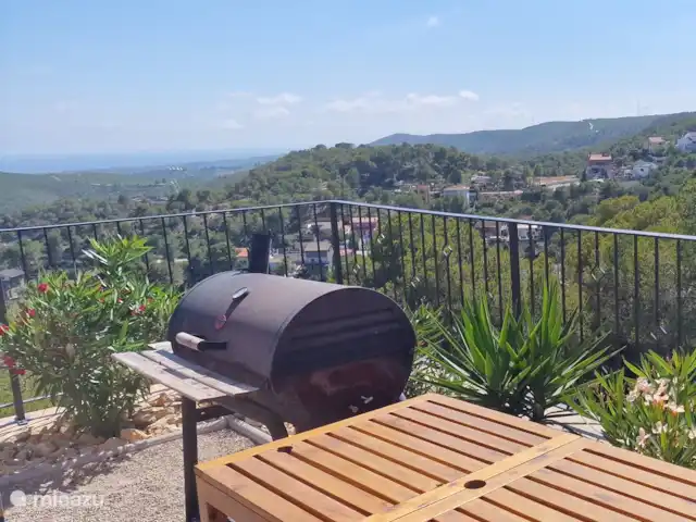 Location de Vacances Espagne, Barcelone, Canyelles, appartement - Villa Contenta Canyelles Suffisamment d’espace pour que les aliments soient cuits dans et à côté du CHAR.