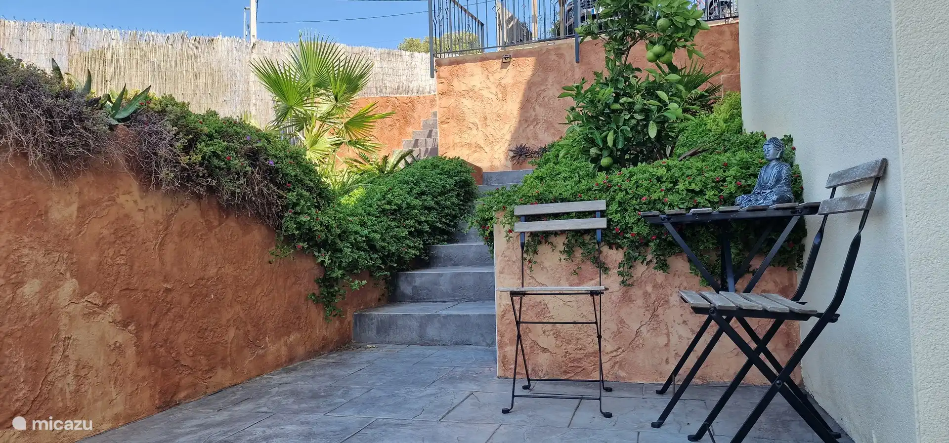 Vista desde la puerta principal del apartamento.