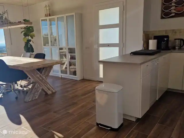 Location de Vacances Espagne, Barcelone, Canyelles, appartement - Villa Contenta Canyelles Appartement, entrée, cuisine et salle à manger.