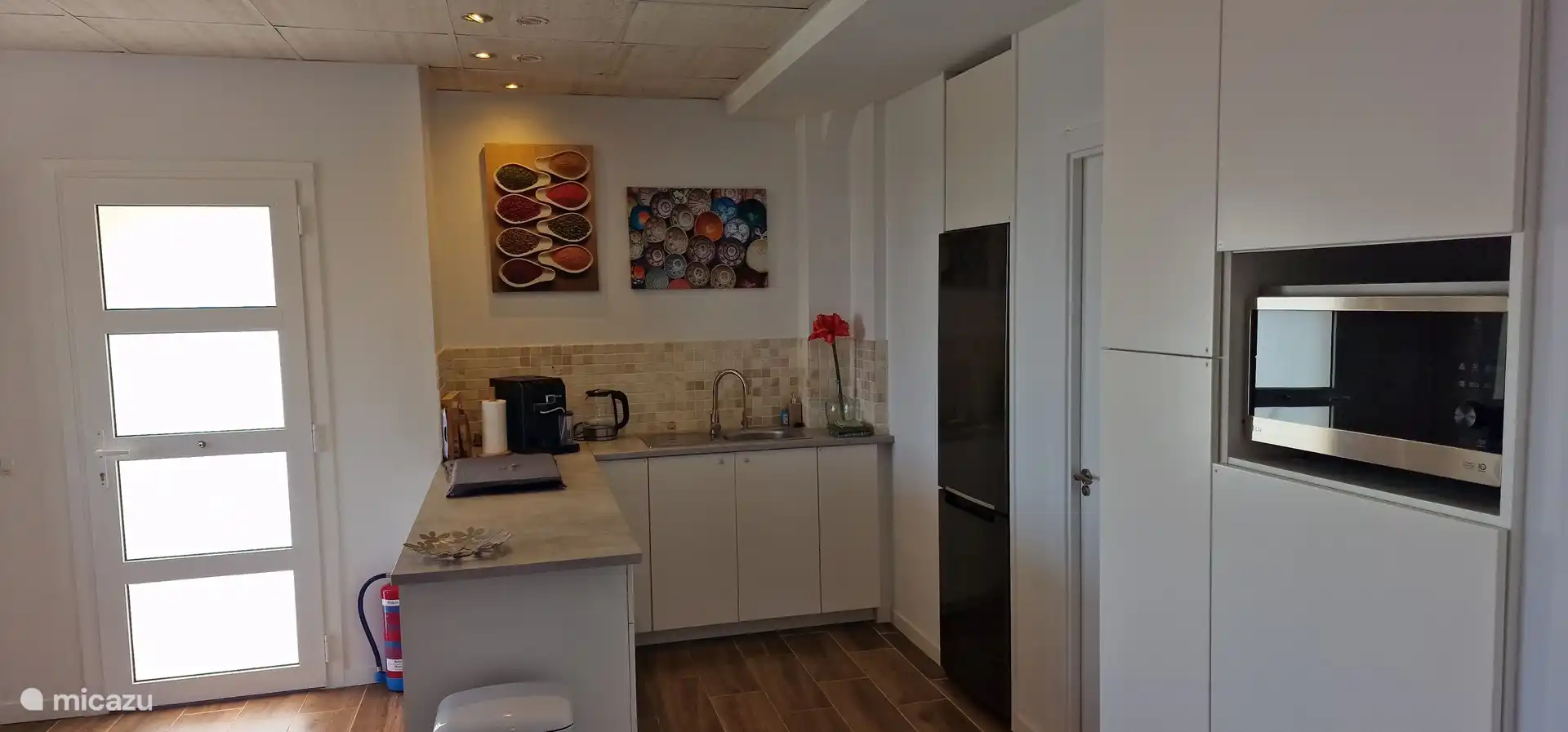 Microondas/horno, cocina.