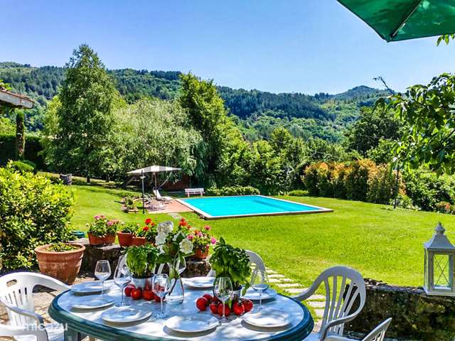 Vakantiehuis Italië, Toscane, Camporgiano - villa Huis met privé zwembad noord Toscane