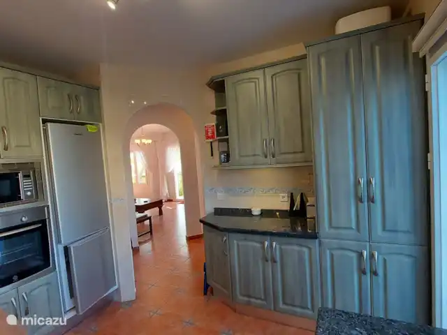 Casa Indy tranquillité, vue, abordable | Espagne, Andalousie, Viñuela - villa La cuisine avec accès par le bar au salon