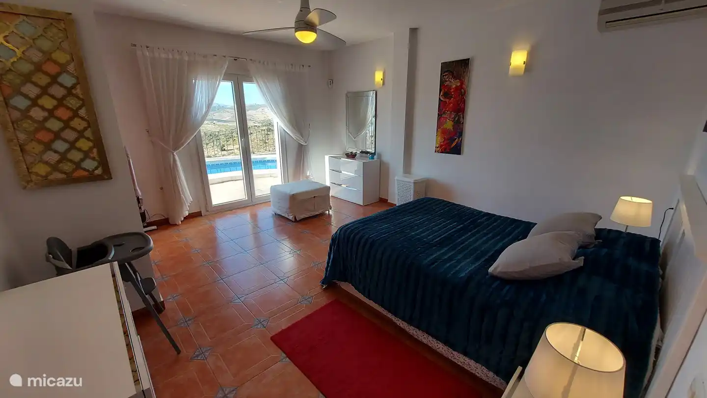 Schlafzimmer 1 mit toller Aussicht.