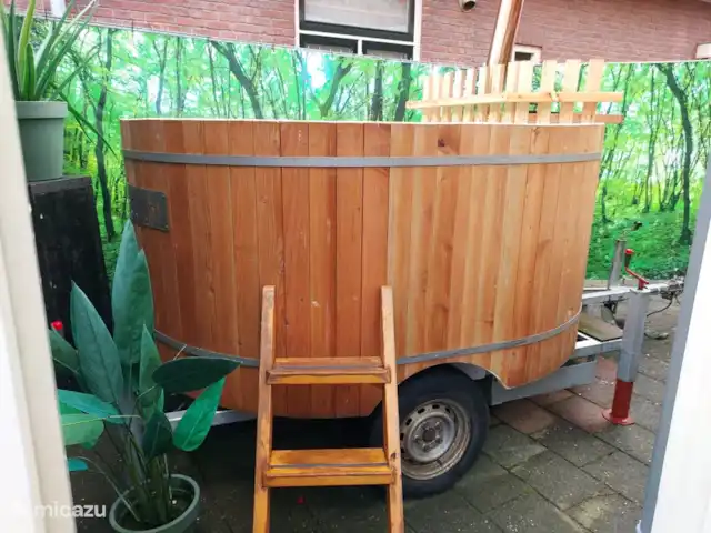 Albatros 181 en Países Bajos, Holanda del Norte, Julianadorp aan Zee - bungaló Reserve un jacuzzi en su casa de campo ahora, traeremos y colocaremos el jacuzzi en su bungalow de vacaciones.