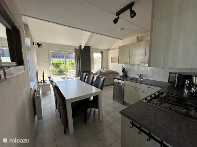 Albatros 181 en Países Bajos, Holanda del Norte, Julianadorp aan Zee - bungaló cocina