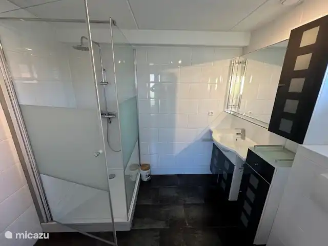 Albatros 181 en Países Bajos, Holanda del Norte, Julianadorp aan Zee - bungaló baño