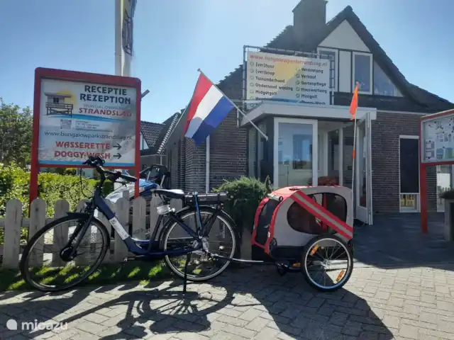 Albatros 181 en Países Bajos, Holanda del Norte, Julianadorp aan Zee - bungaló bicicleta