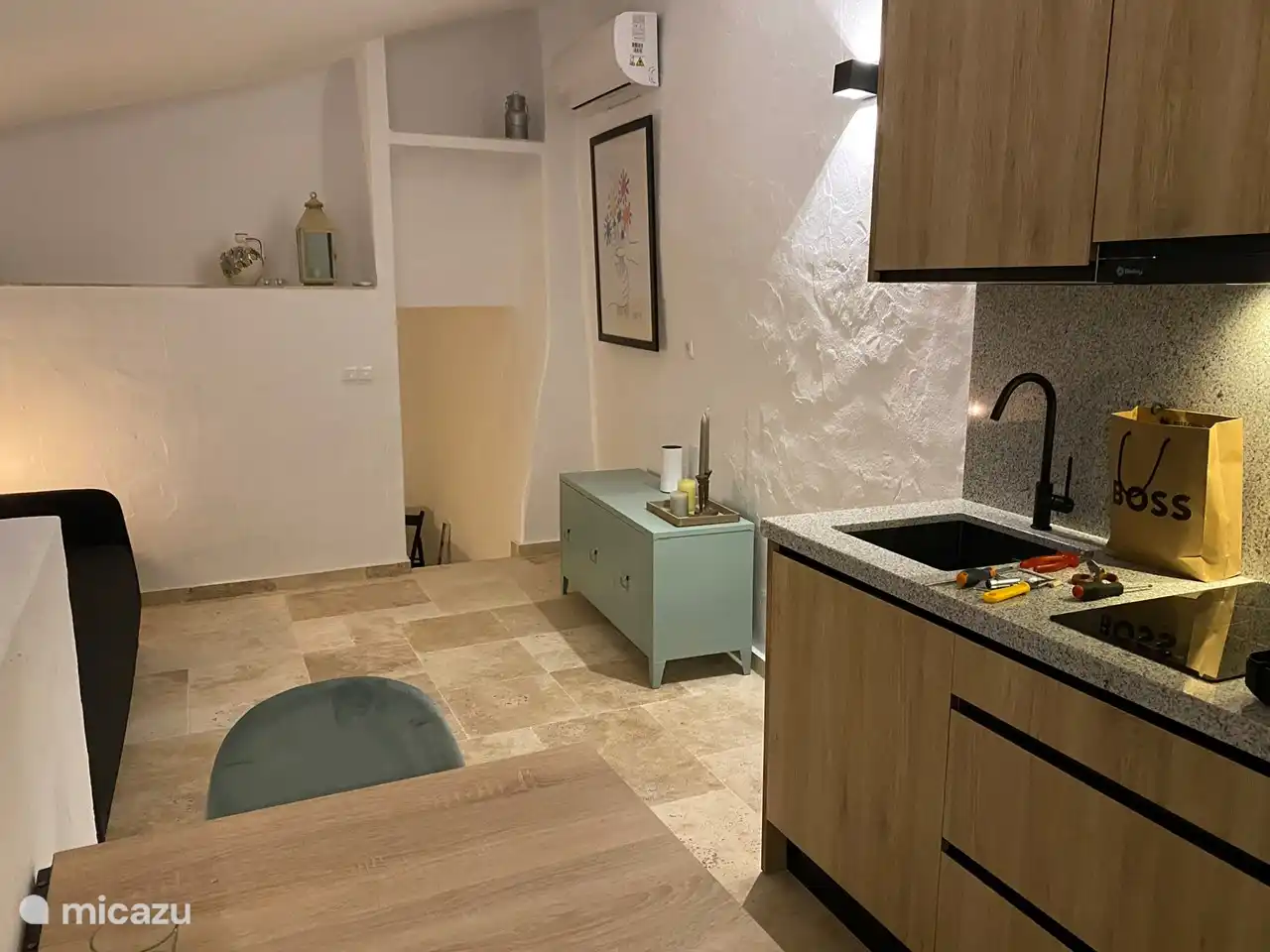 Salón con cocina abierta