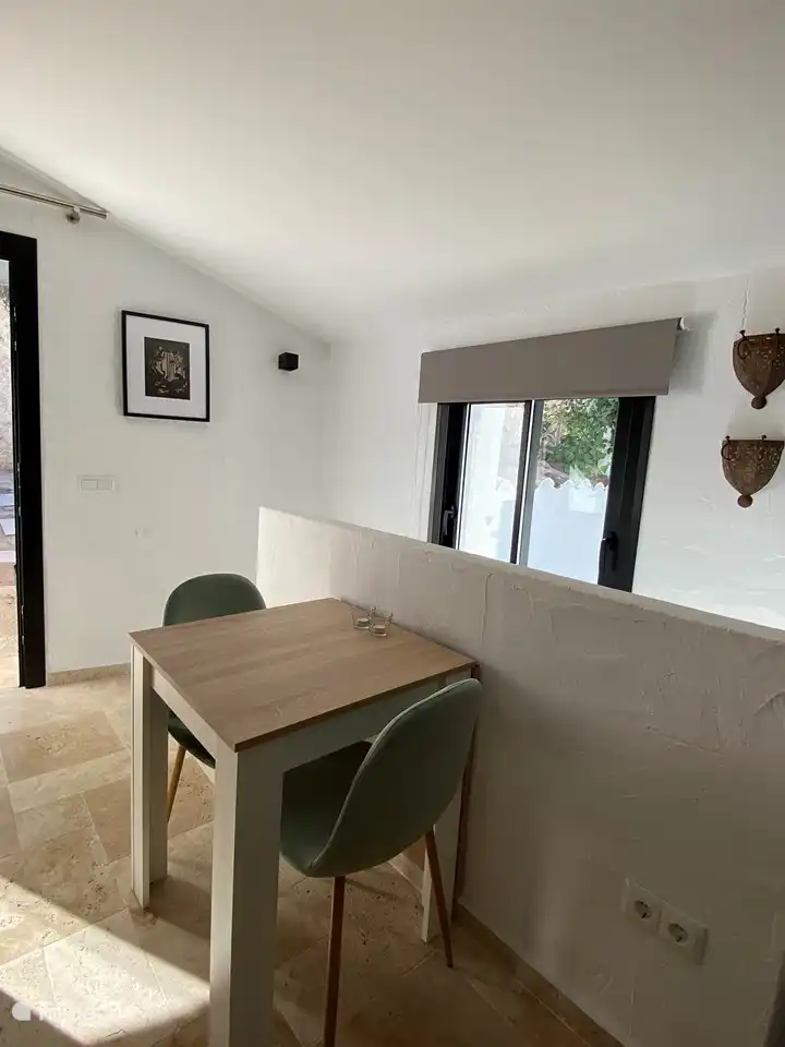 Salón con cocina abierta