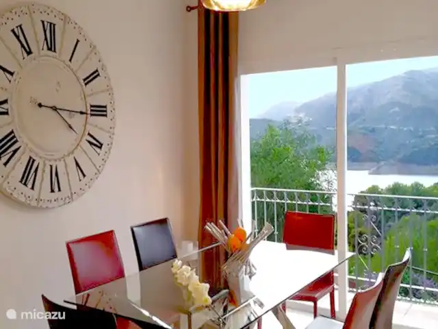 Casa del Lago | Espagne, Costa del Sol, Marbella - maison de vacances Salle à manger avec vue sur le lac