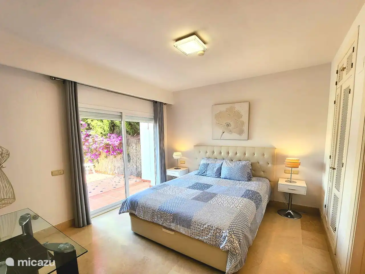 Hauptschlafzimmer mit Zugang zum Garten